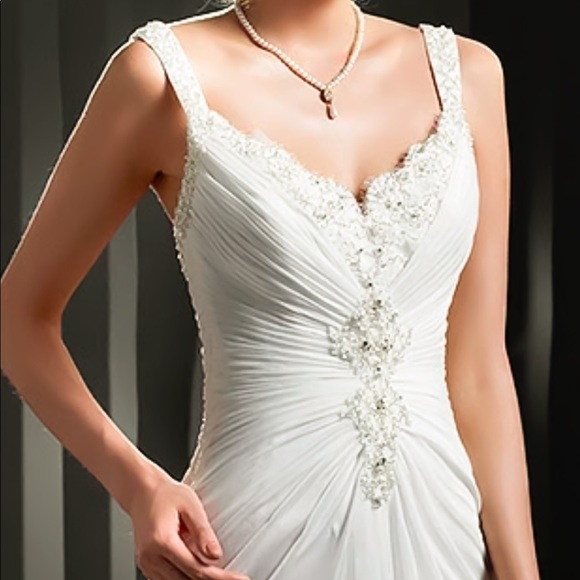 Ivory Enzoani Chiffon Draped Back wedding gown - Picture 6 of 13